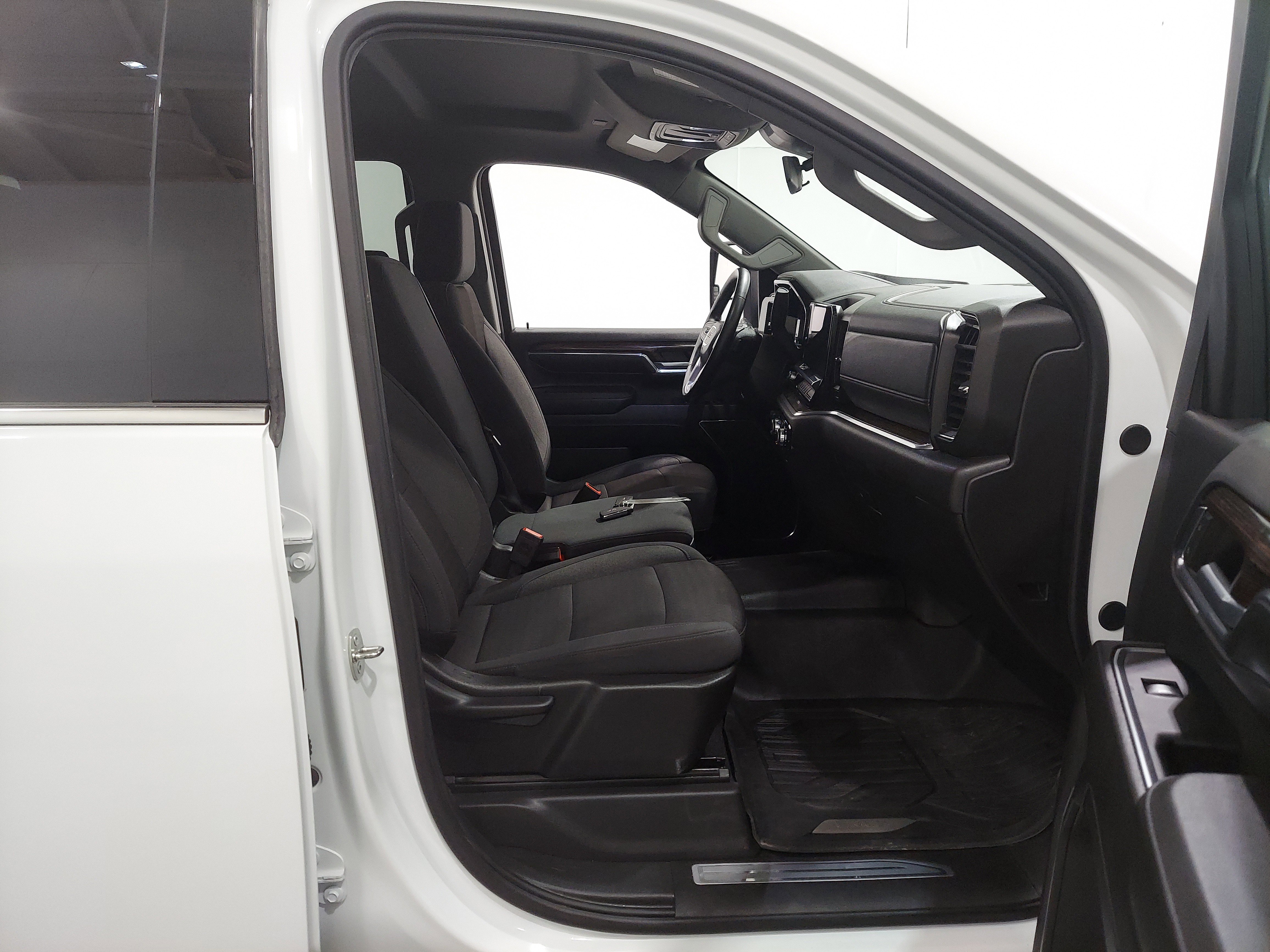 Used 2024 GMC Sierra 2500 SLE image 17