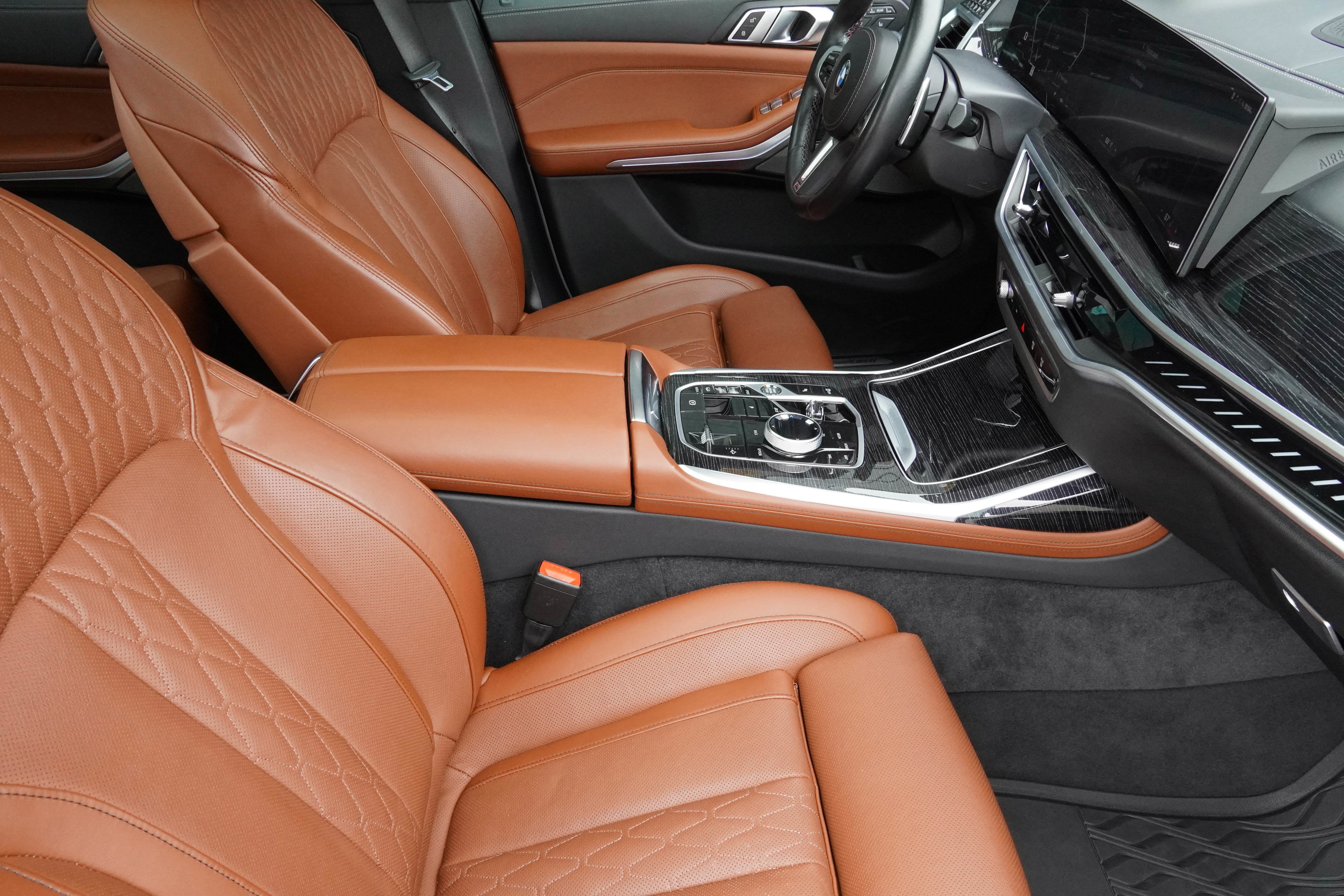 Certified 2024 BMW X7 M60i w/ Executive Package image 12