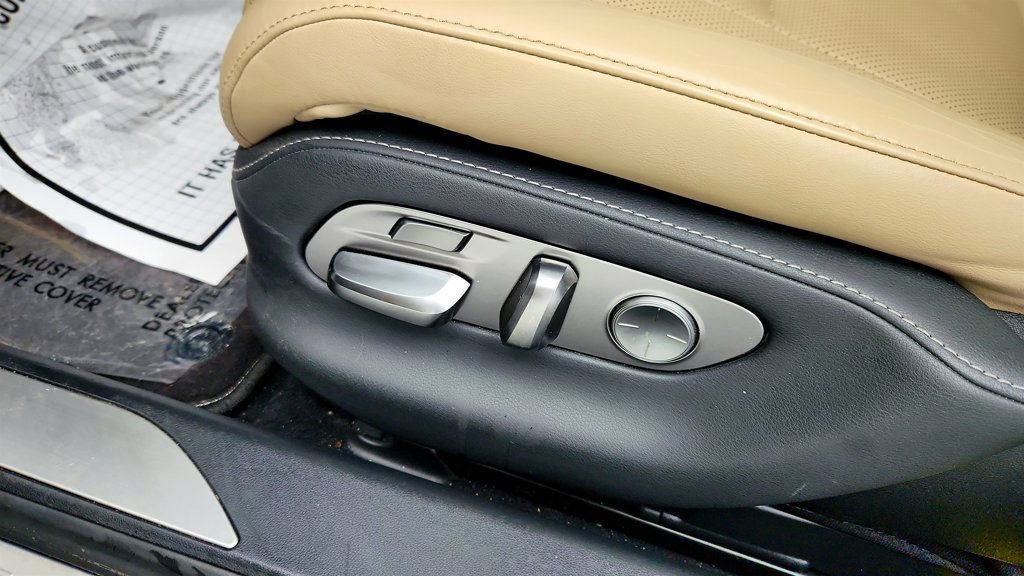 Used 2022 Lexus LS 500 w/ Accessory Package (Z2) image 12