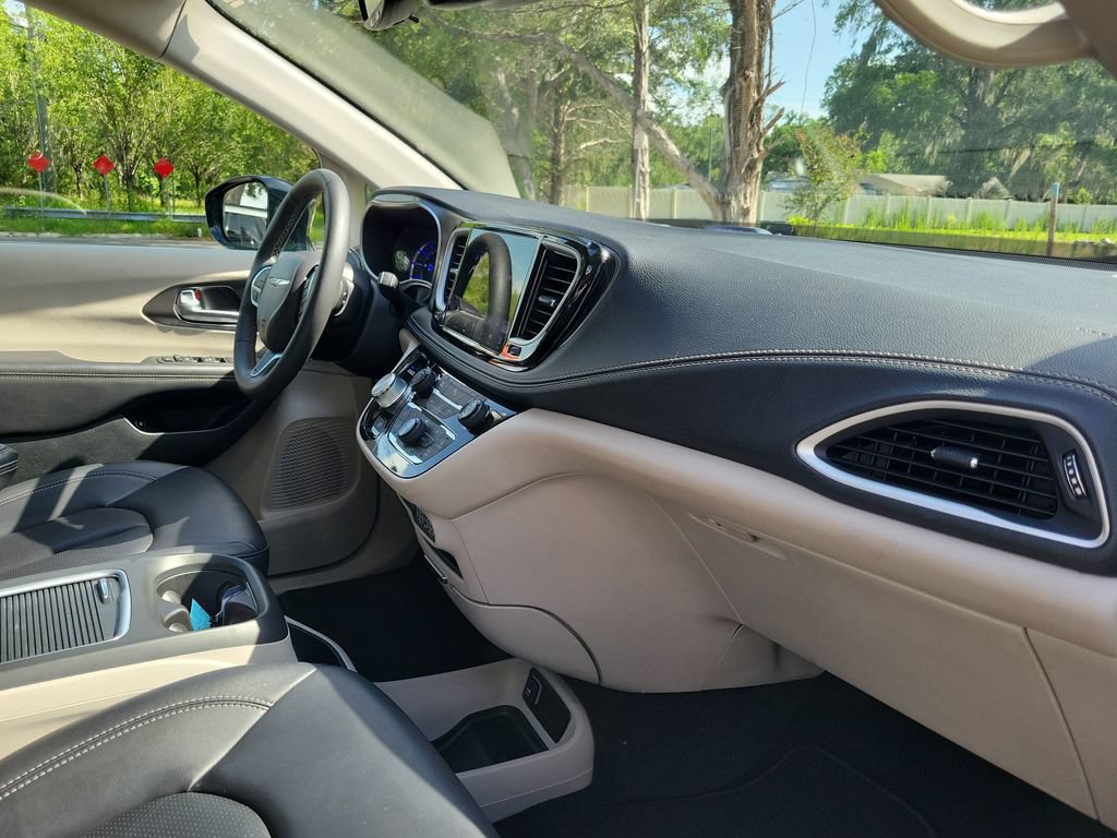 Used 2024 Chrysler Pacifica Limited FWD image 36