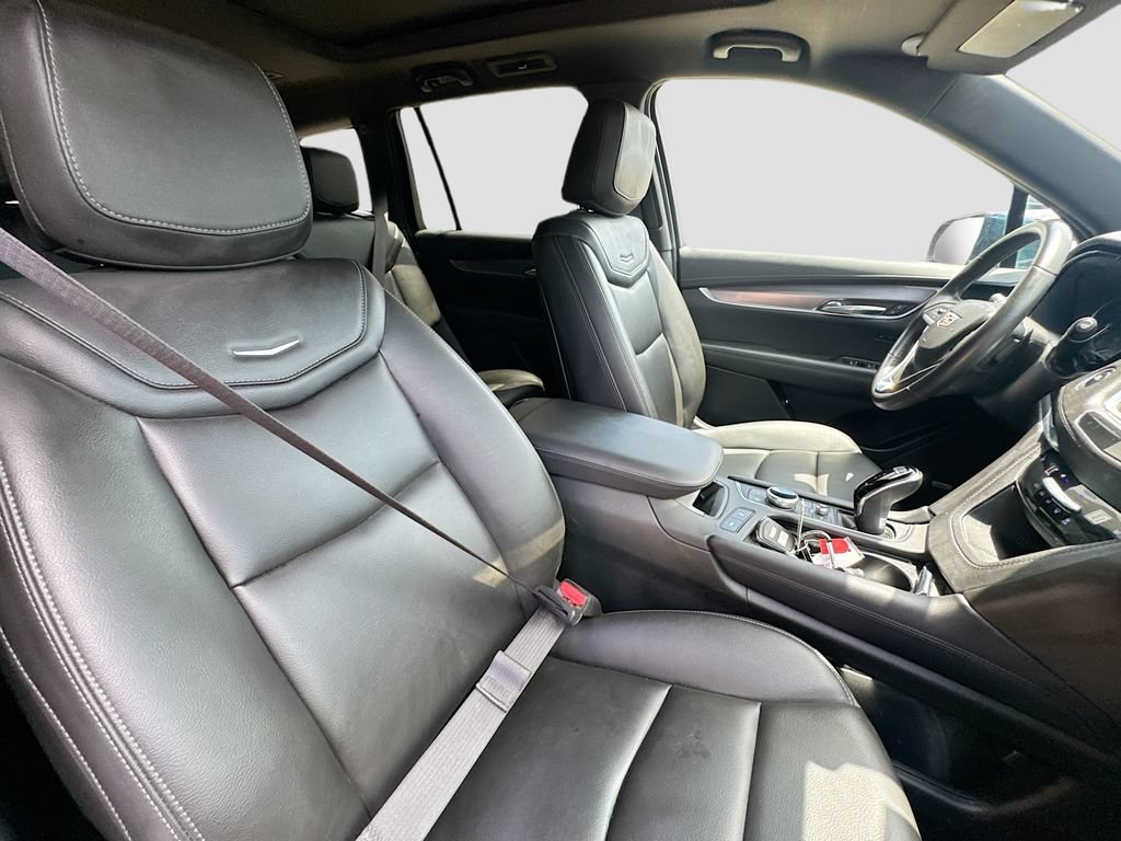 Used 2025 Cadillac XT6 Luxury AWD/4WD image 31