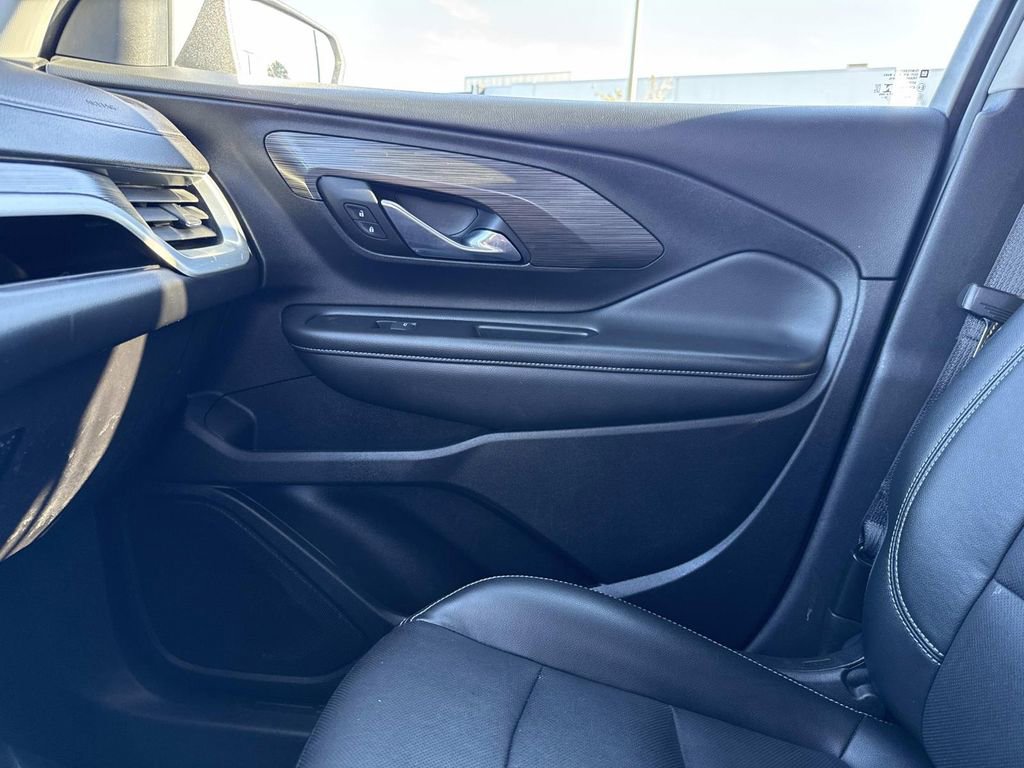 Used 2023 GMC Terrain SLT image 30