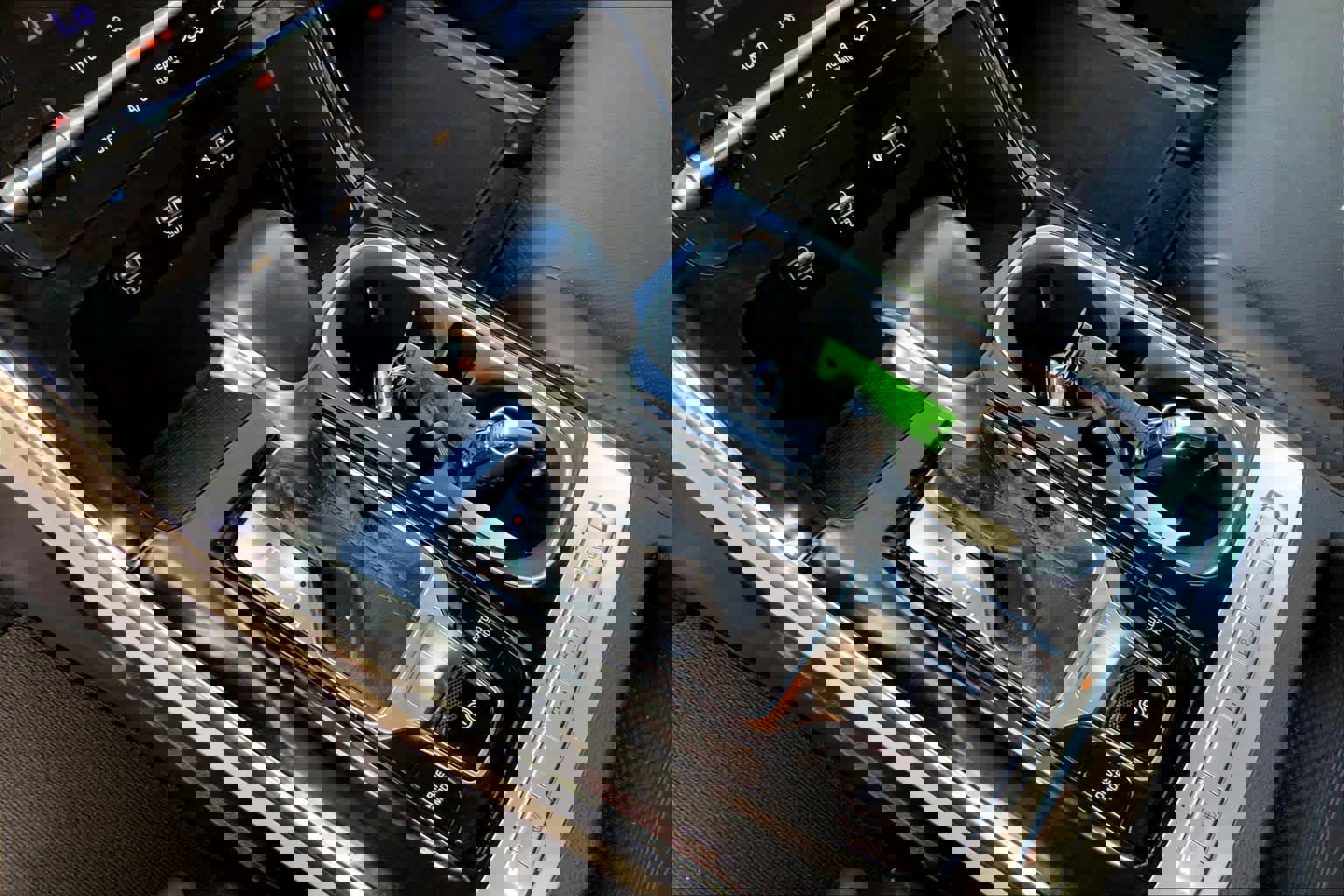 Used 2022 Kia Carnival EX image 15