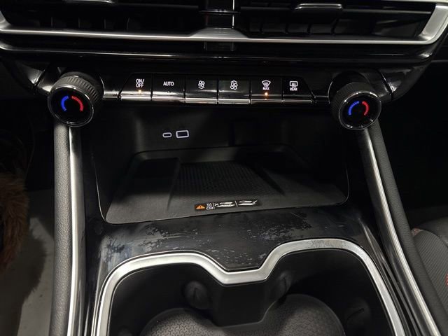 Used 2024 Chevrolet Traverse RS image 18