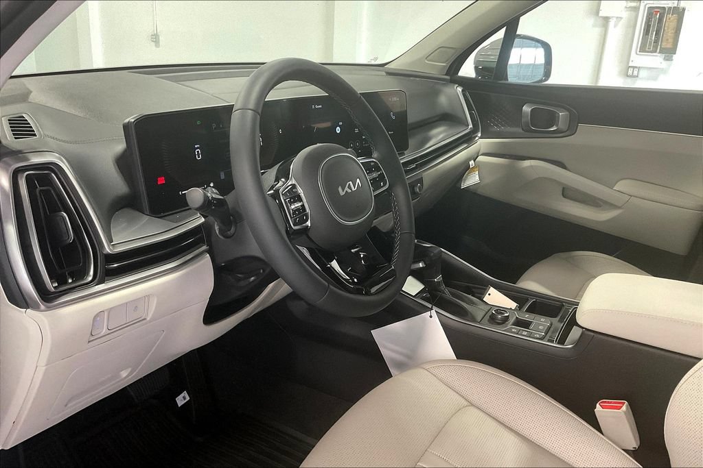 Used 2025 Kia Sorento S AWD/4WD image 9