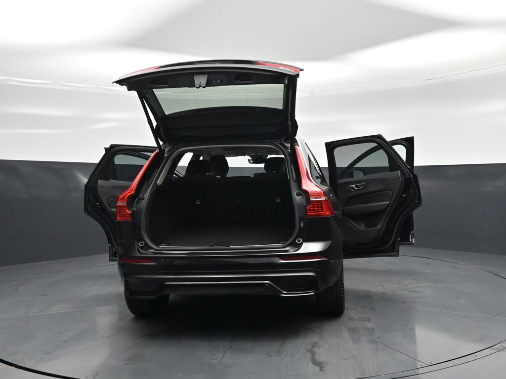 Used 2025 Volvo XC60 B5 Plus AWD/4WD image 35