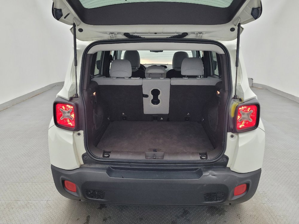 Used 2017 Jeep Renegade Latitude w/ Popular Equipment Group image 29