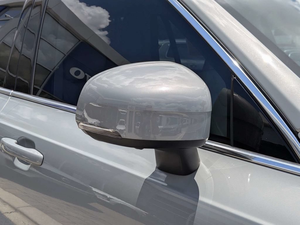 Used 2025 Volvo XC90 T8 Plus w/ Protection Package Premier AWD/4WD image 12