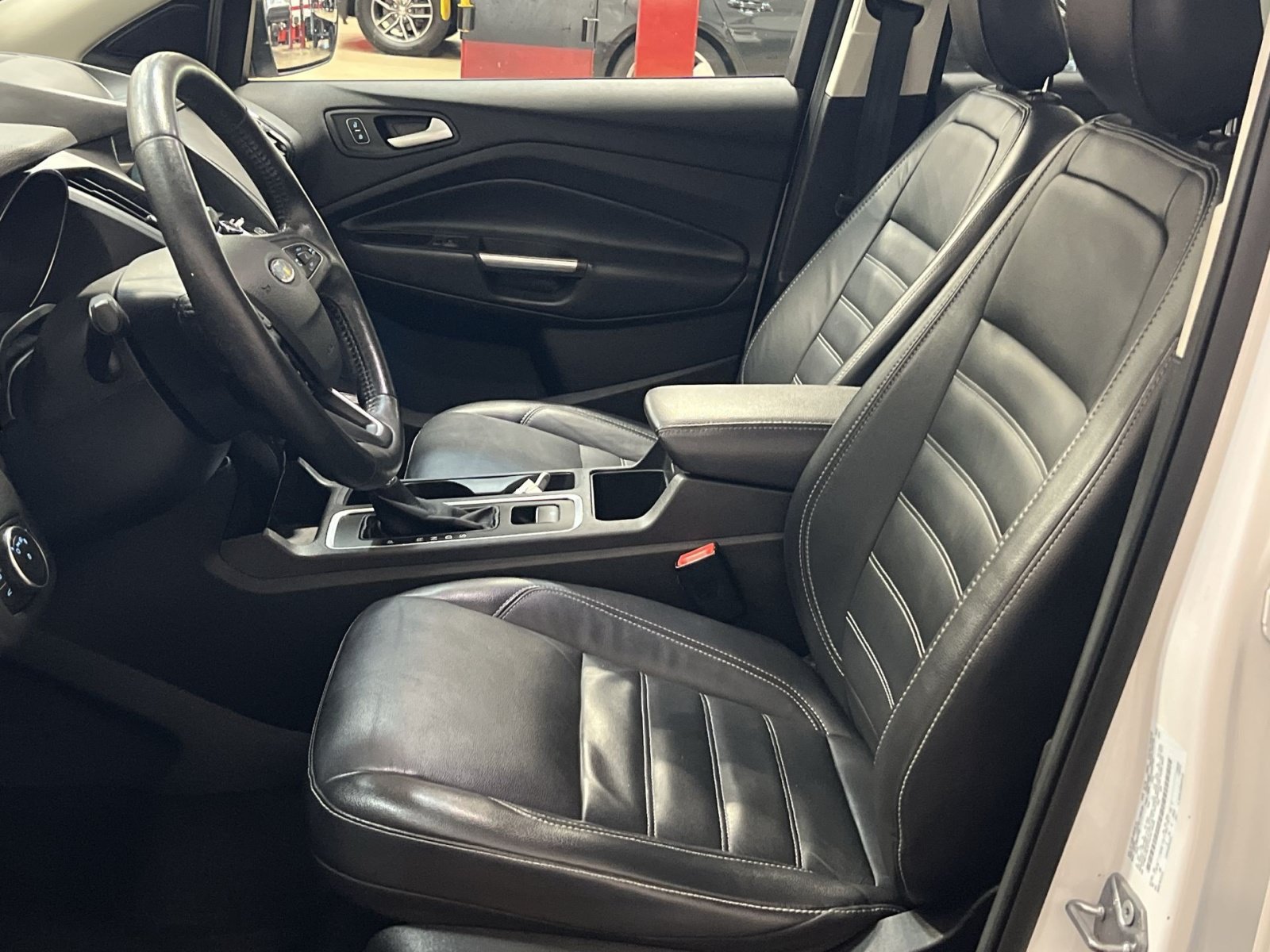 Used 2019 Ford Escape Titanium AWD/4WD image 10
