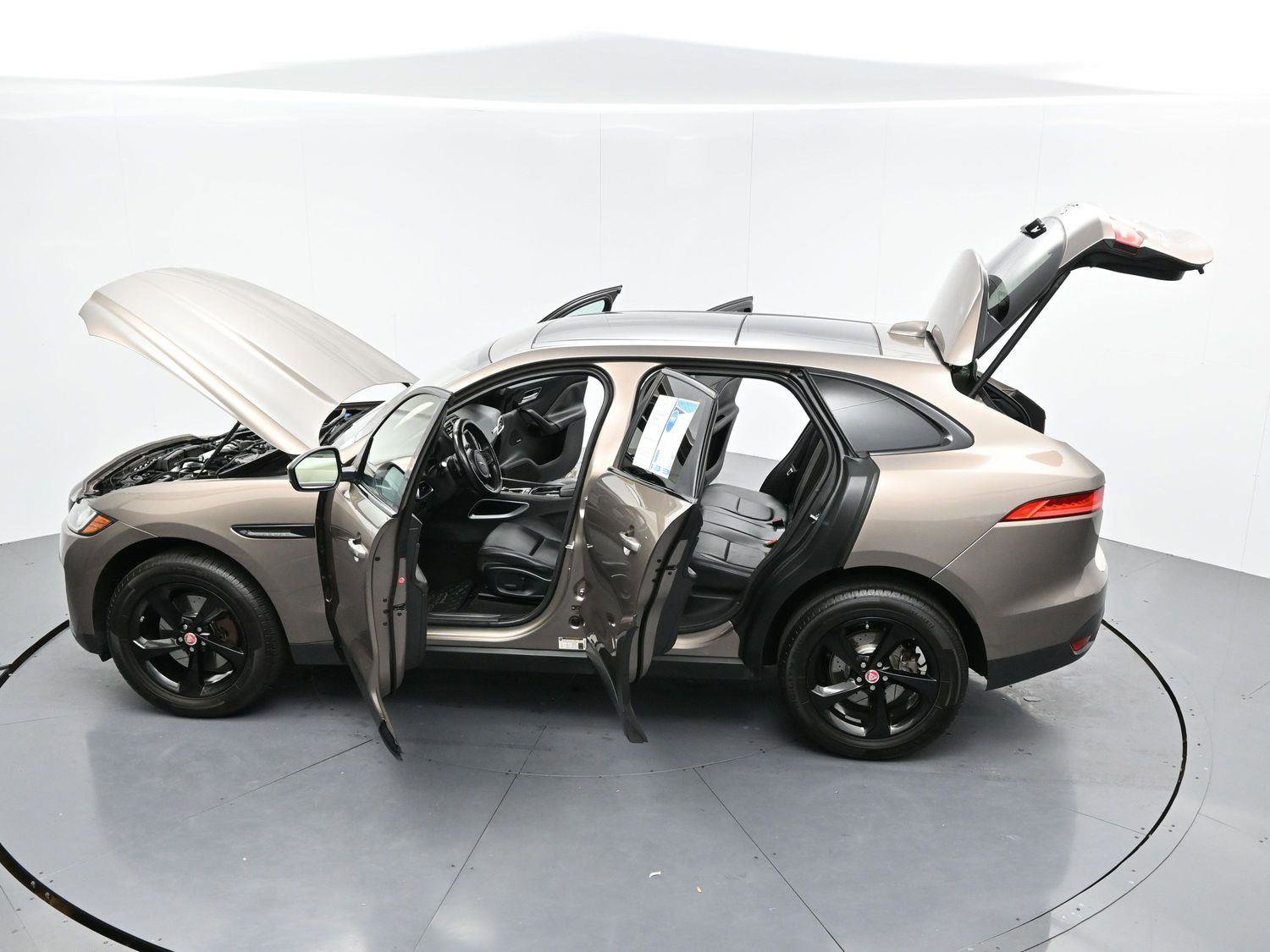 Used 2017 Jaguar F-PACE Premium image 43