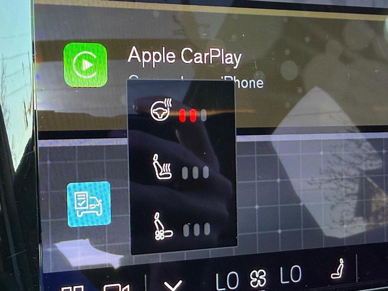 Used 2023 Volvo XC60 B6 Ultimate w/ Protection Package Premier image 22