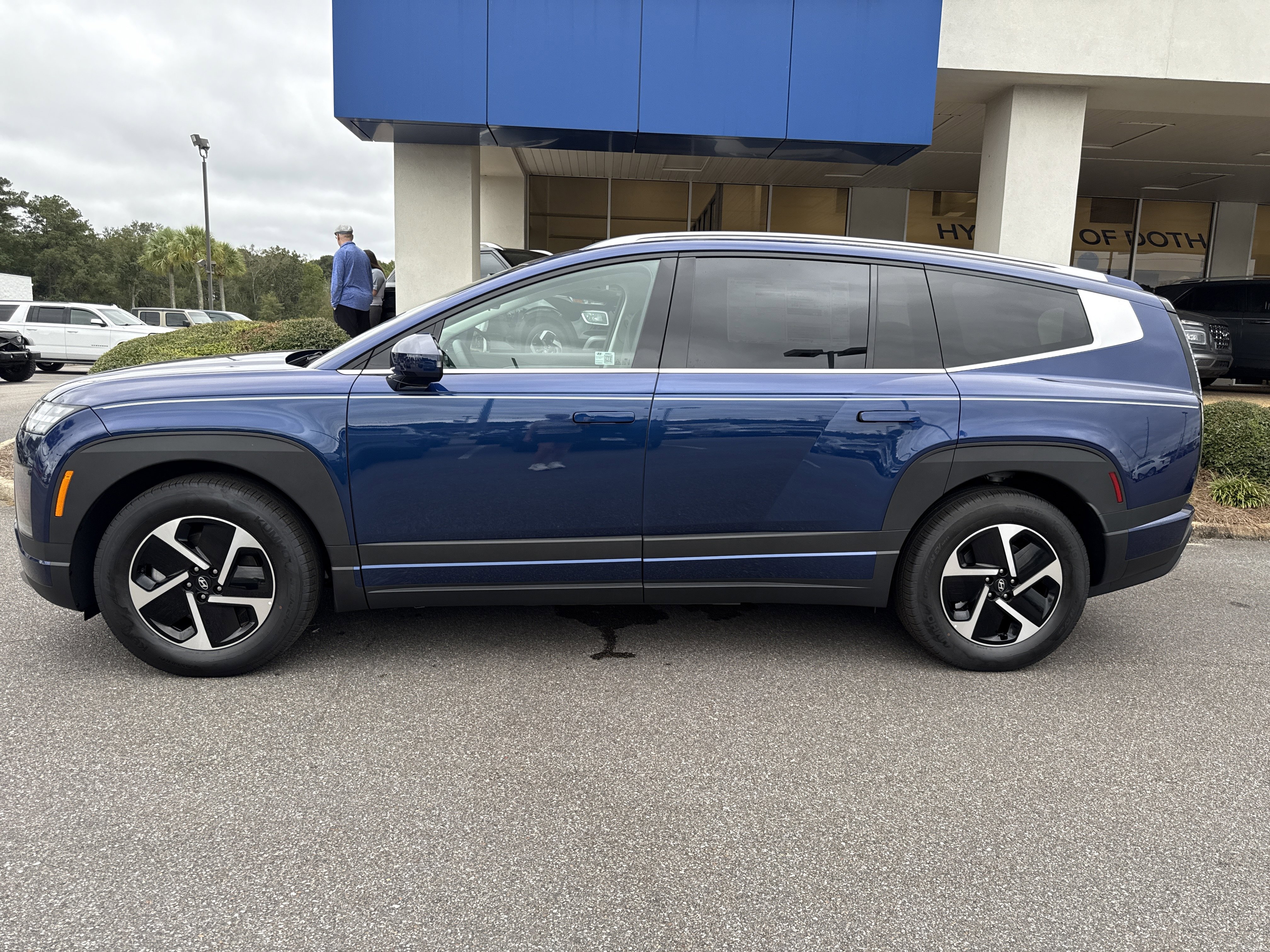 New 2026 Hyundai Ioniq 9 S image 2