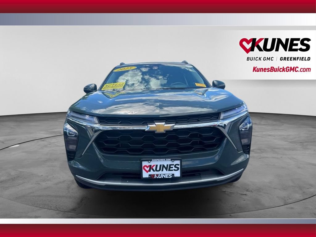 Used 2025 Chevrolet Trax LT FWD image 14