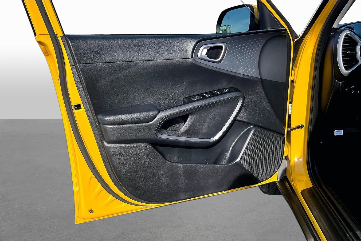 Used 2020 Kia Soul S FWD image 16