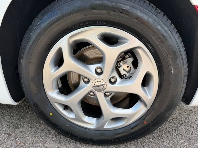 Used 2024 Chrysler Pacifica Limited FWD image 26