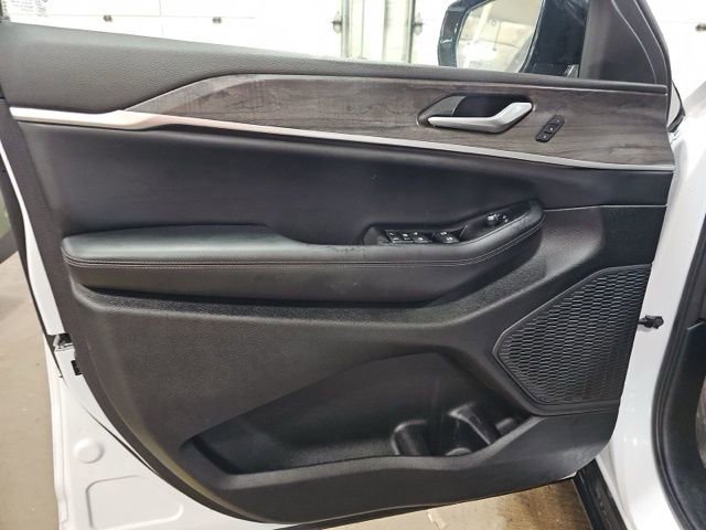 Used 2024 Jeep Grand Cherokee L Limited w/ Luxury Tech Group II image 15