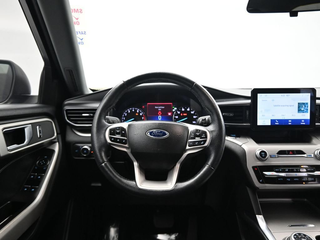 Used 2022 Ford Explorer XLT w/ Equipment Group 202A image 33