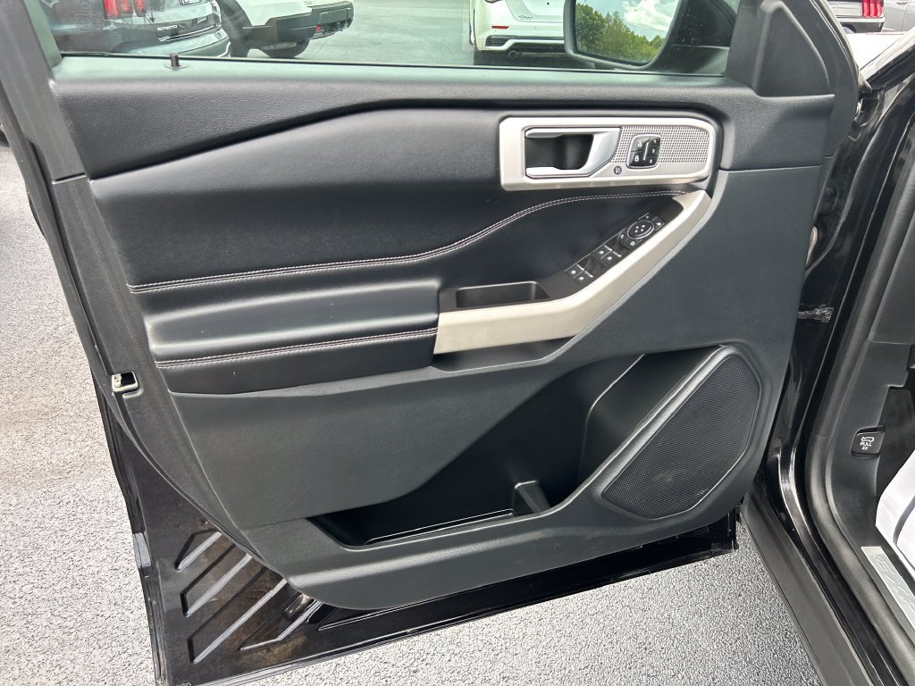 Used 2022 Ford Explorer Limited AWD/4WD image 12