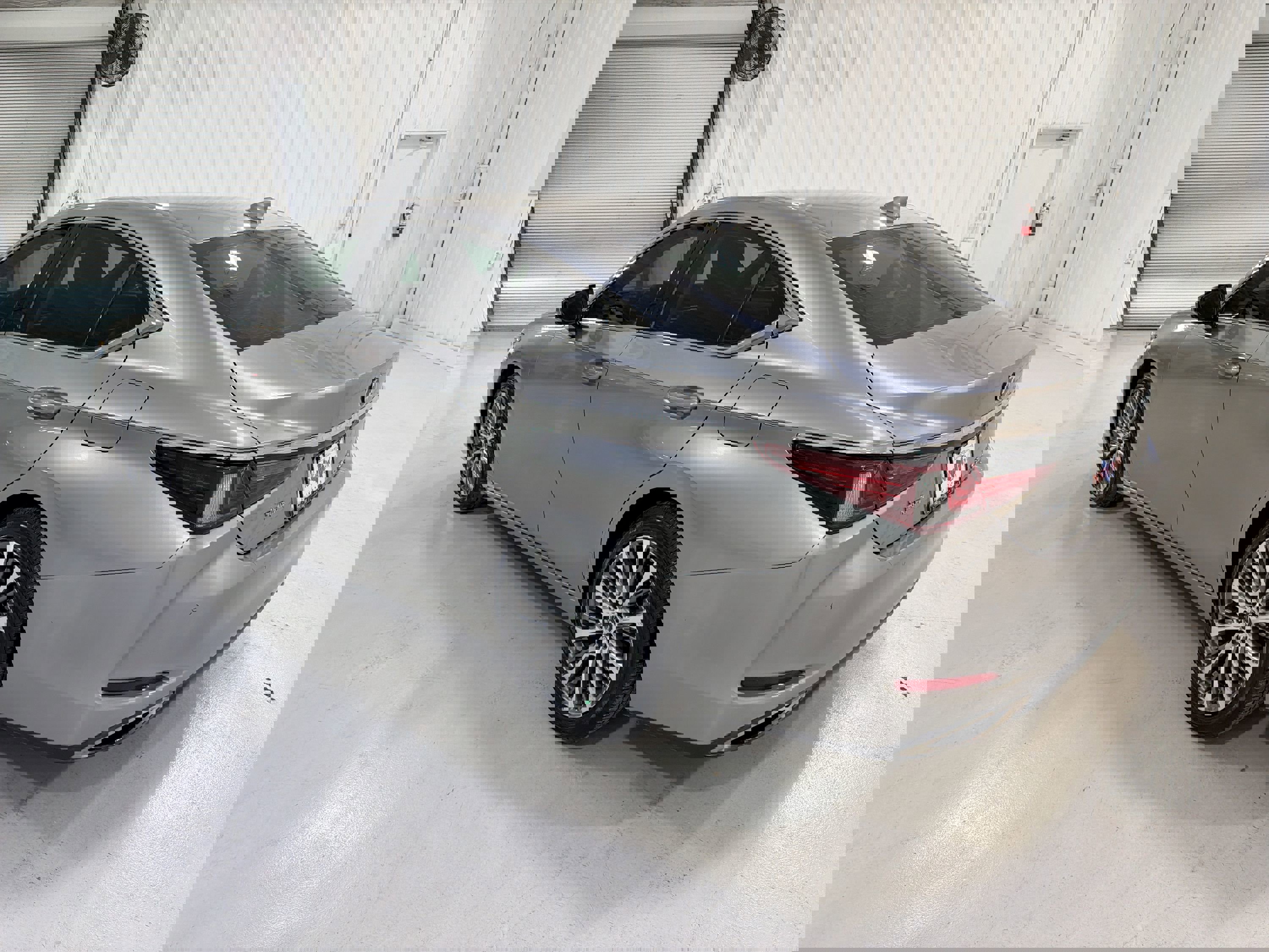 Used 2019 Lexus ES 350 w/ Ultra Luxury Package image 26