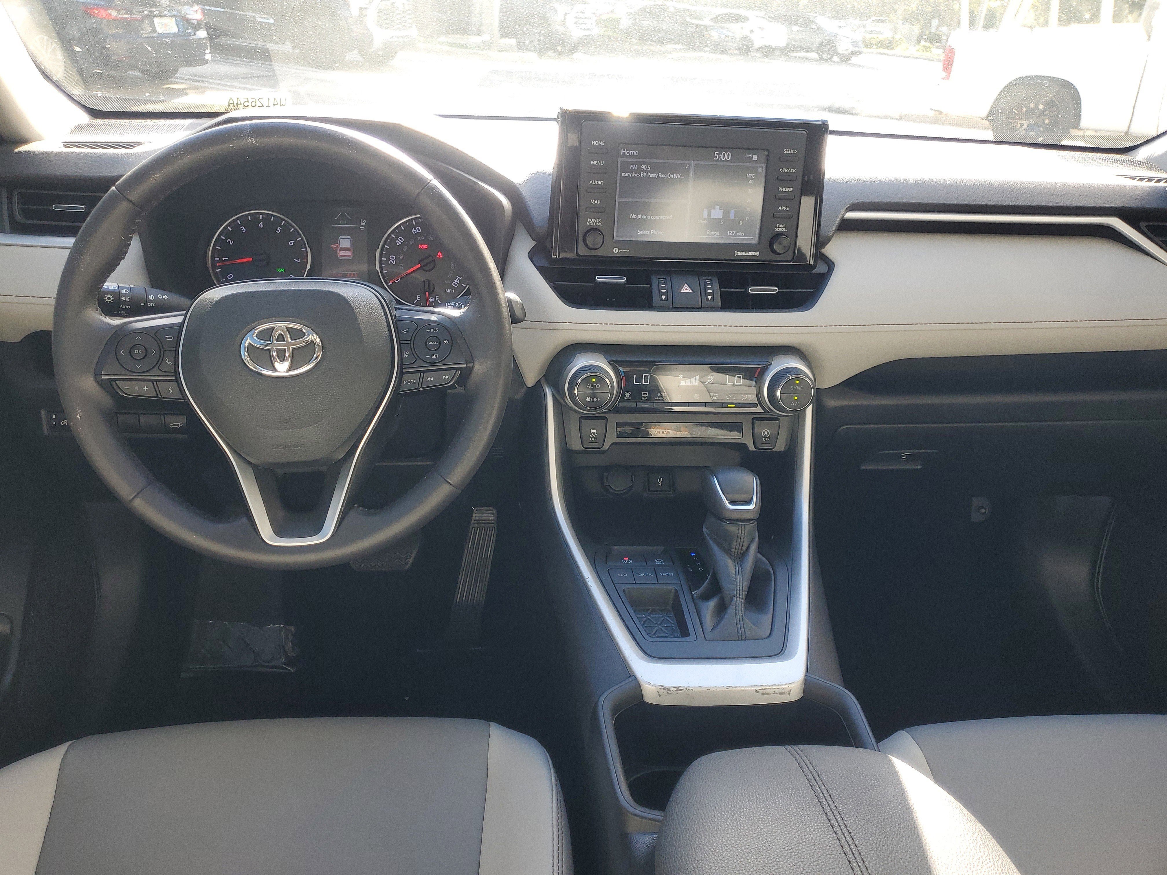 Used 2022 Toyota RAV4 XLE Premium image 13