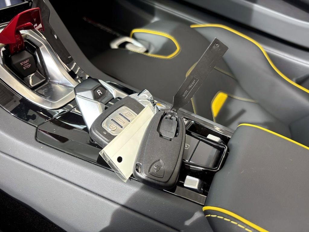 Used 2024 Lamborghini Huracan EVO image 54