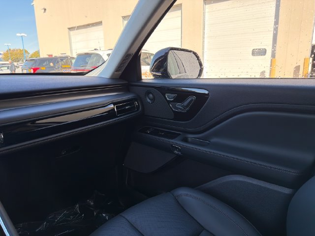 New 2027 Lincoln Aviator AWD image 21