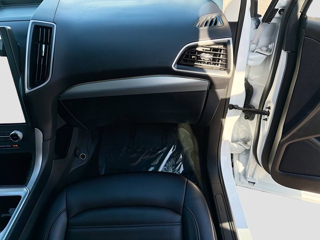 Used 2022 Ford Edge SEL AWD/4WD image 16