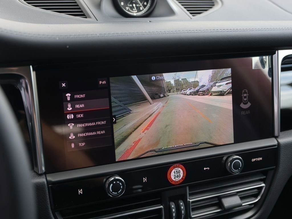 Certified 2025 Porsche Macan AWD/4WD image 19