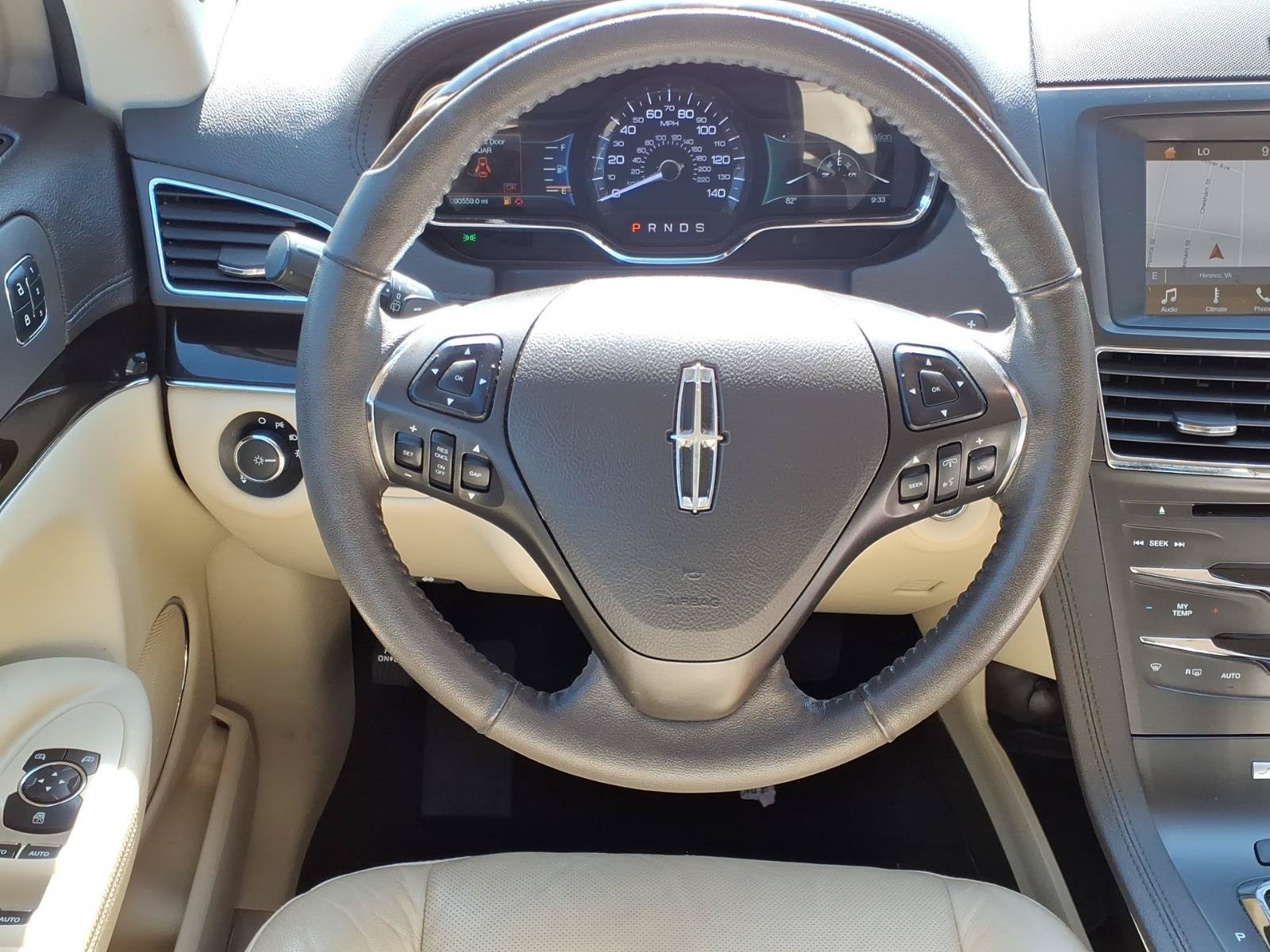 Used 2019 Lincoln MKT AWD image 5