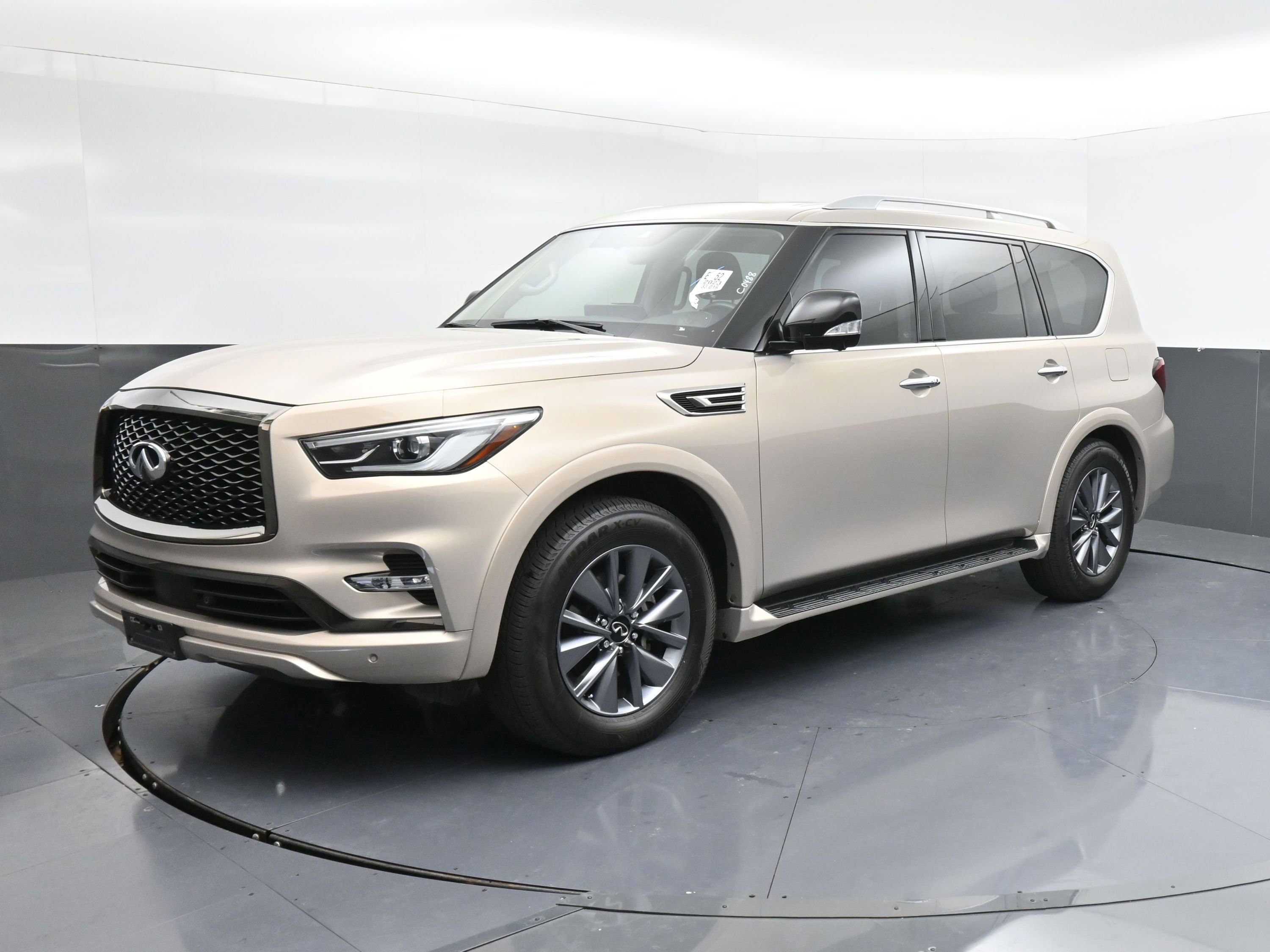Used 2023 INFINITI QX80 Premium Select w/ All-Season Package image 4