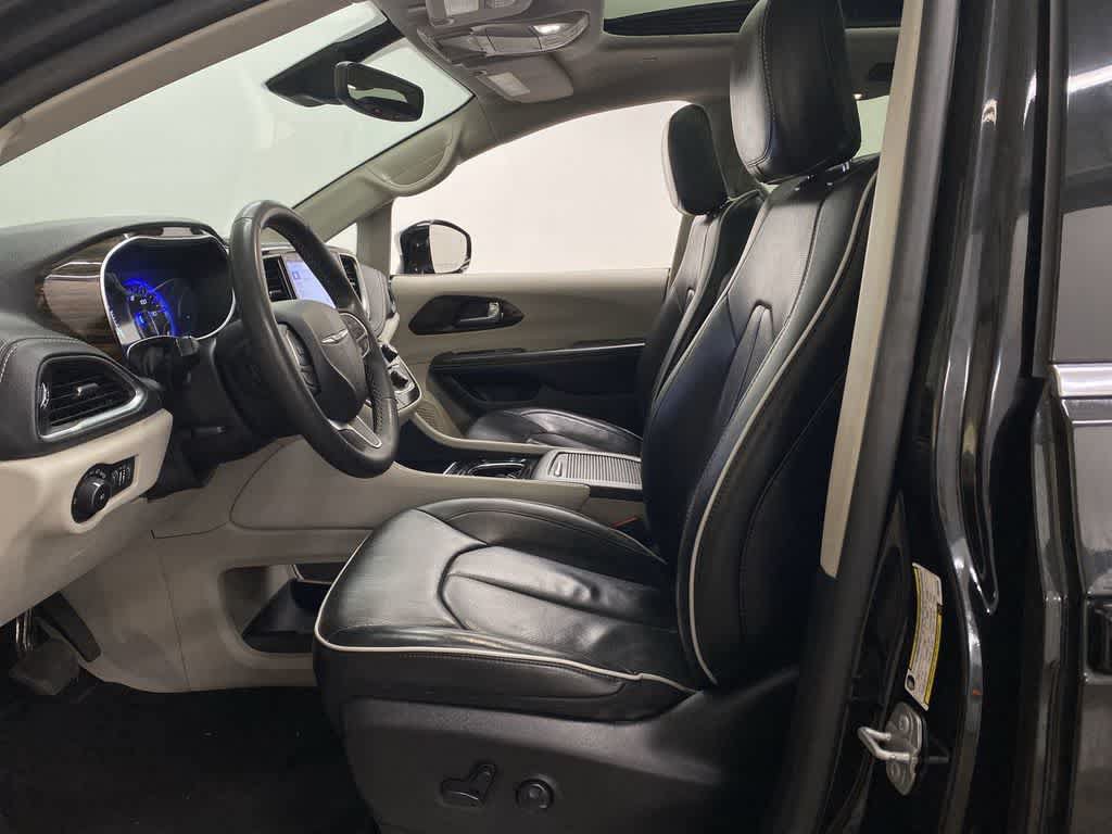 Used 2023 Chrysler Pacifica Limited FWD image 14