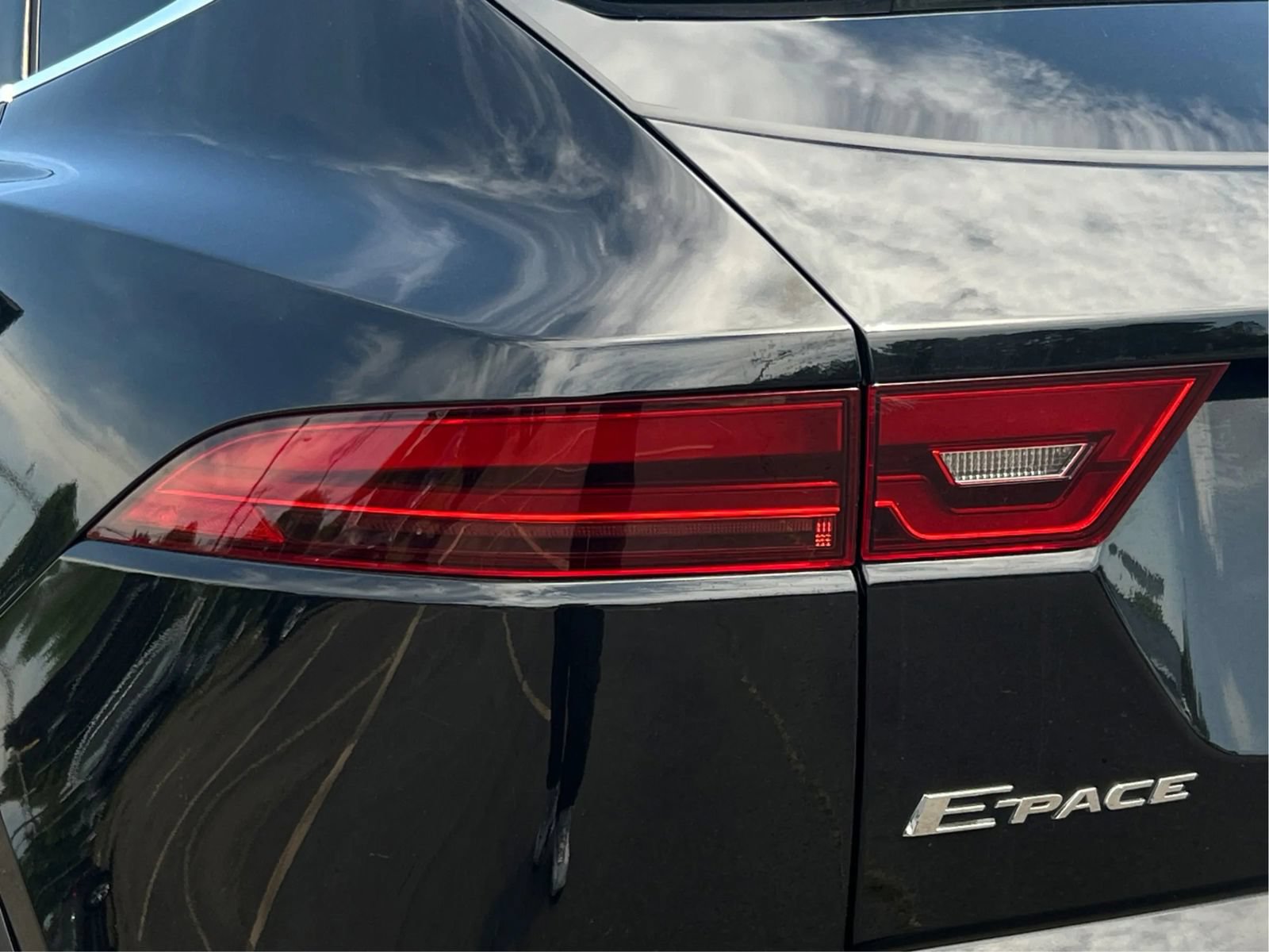 Used 2022 Jaguar E-PACE SE AWD/4WD image 34
