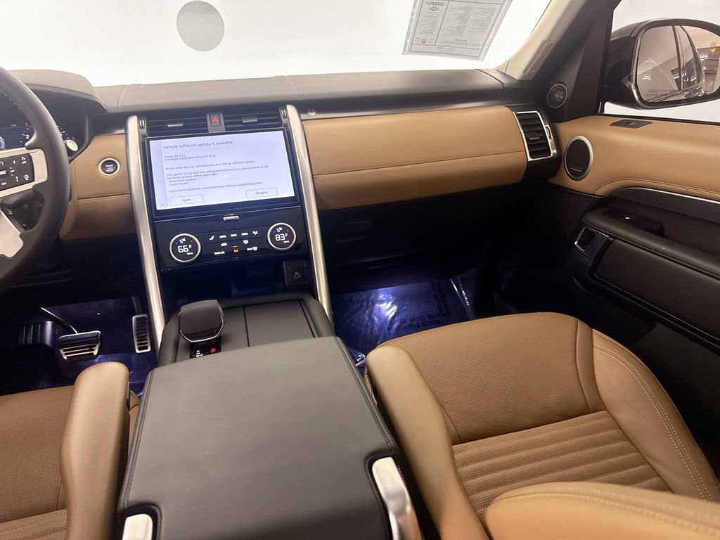 Certified 2025 Land Rover Discovery Metropolitan Edition image 23
