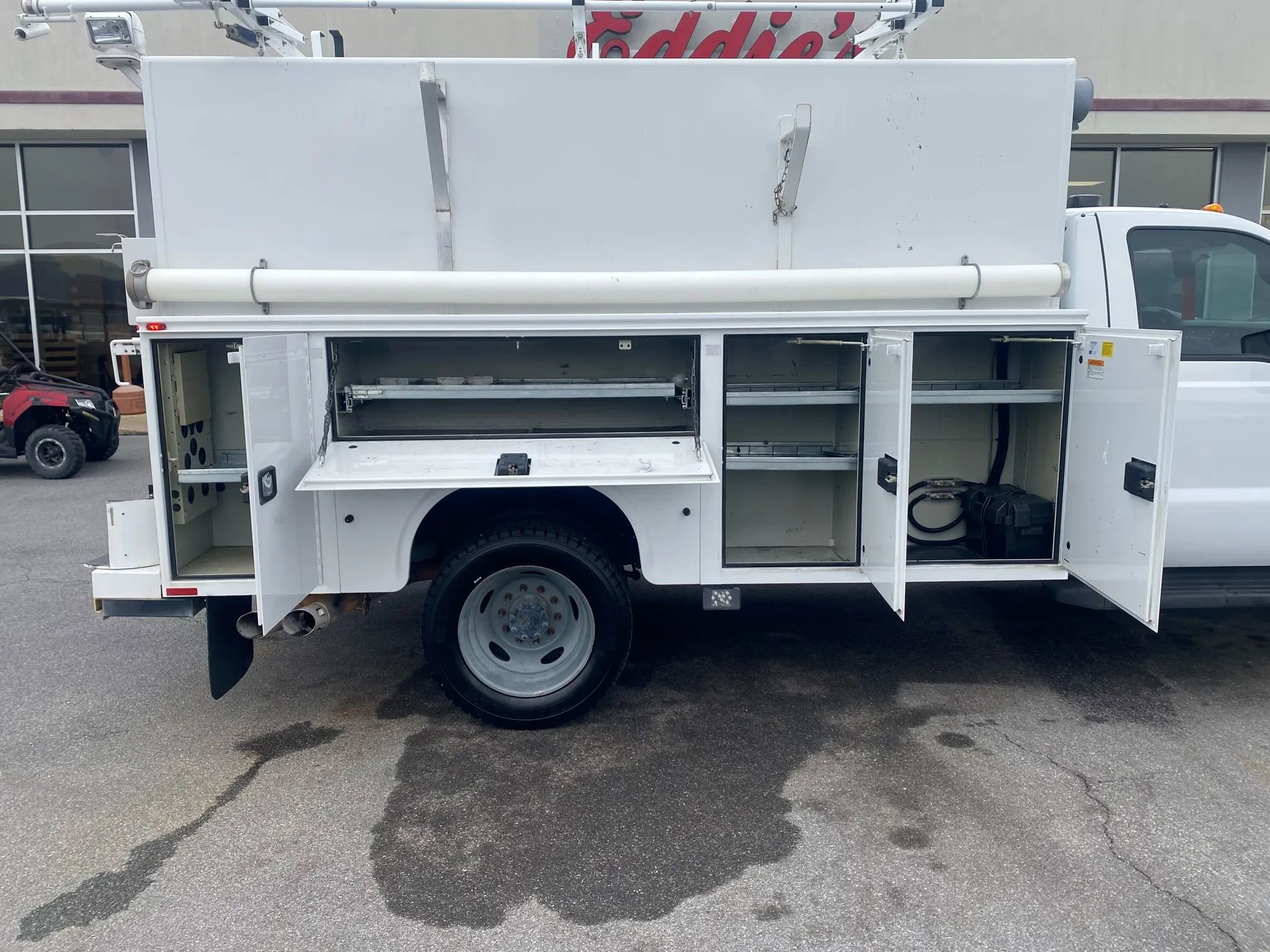 Used 2015 Ford F550 4x4 Regular Cab Super Duty image 25