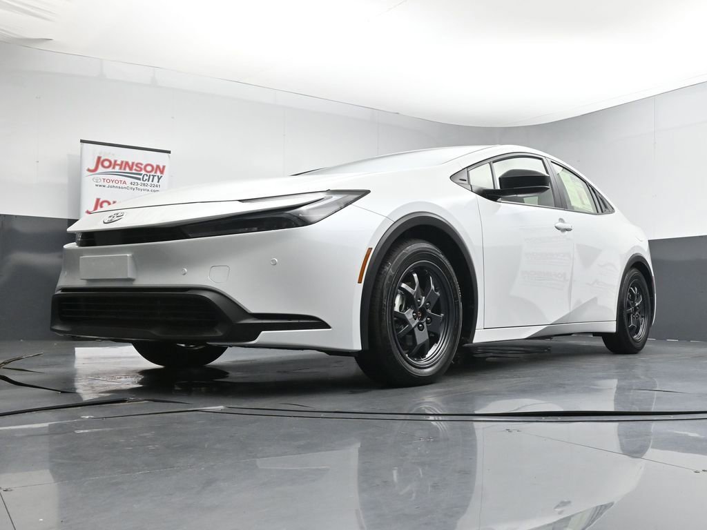 Used 2024 Toyota Prius LE FWD image 32