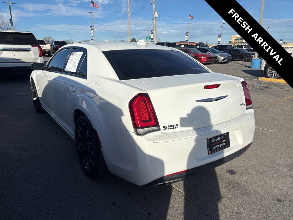 Used 2019 Chrysler 300 S image 3