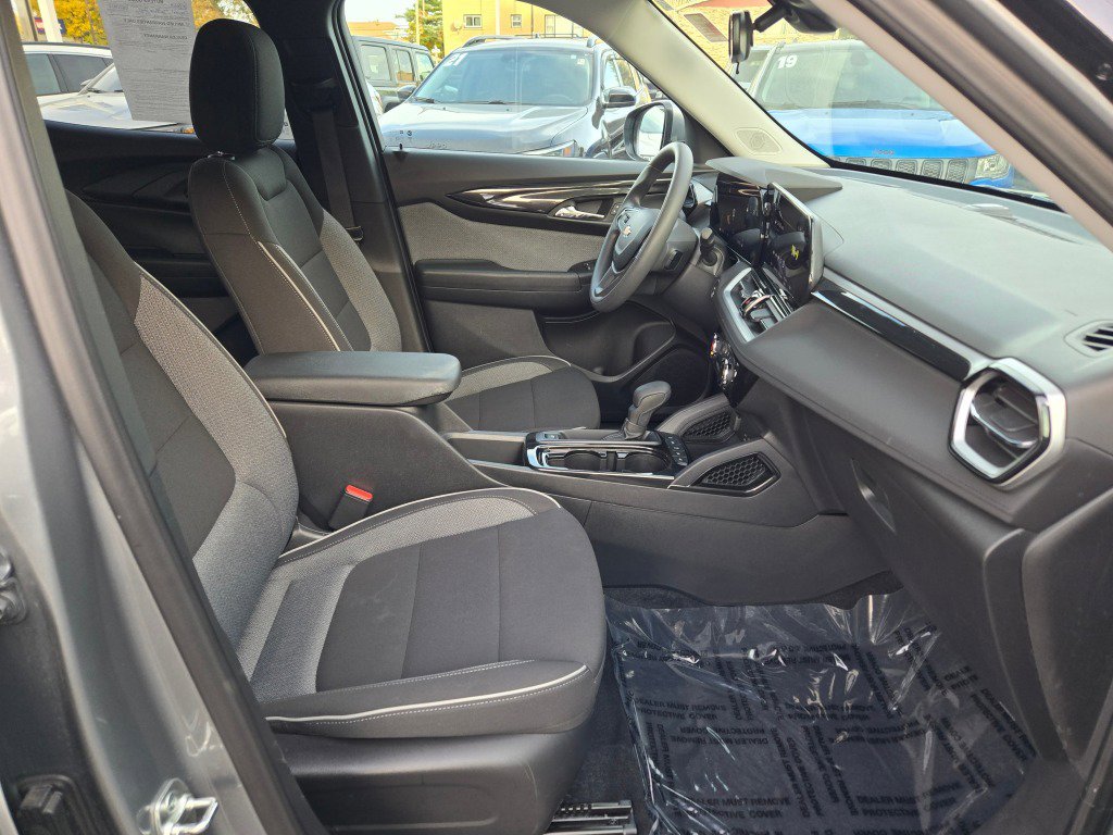Used 2025 Chevrolet TrailBlazer LT image 6