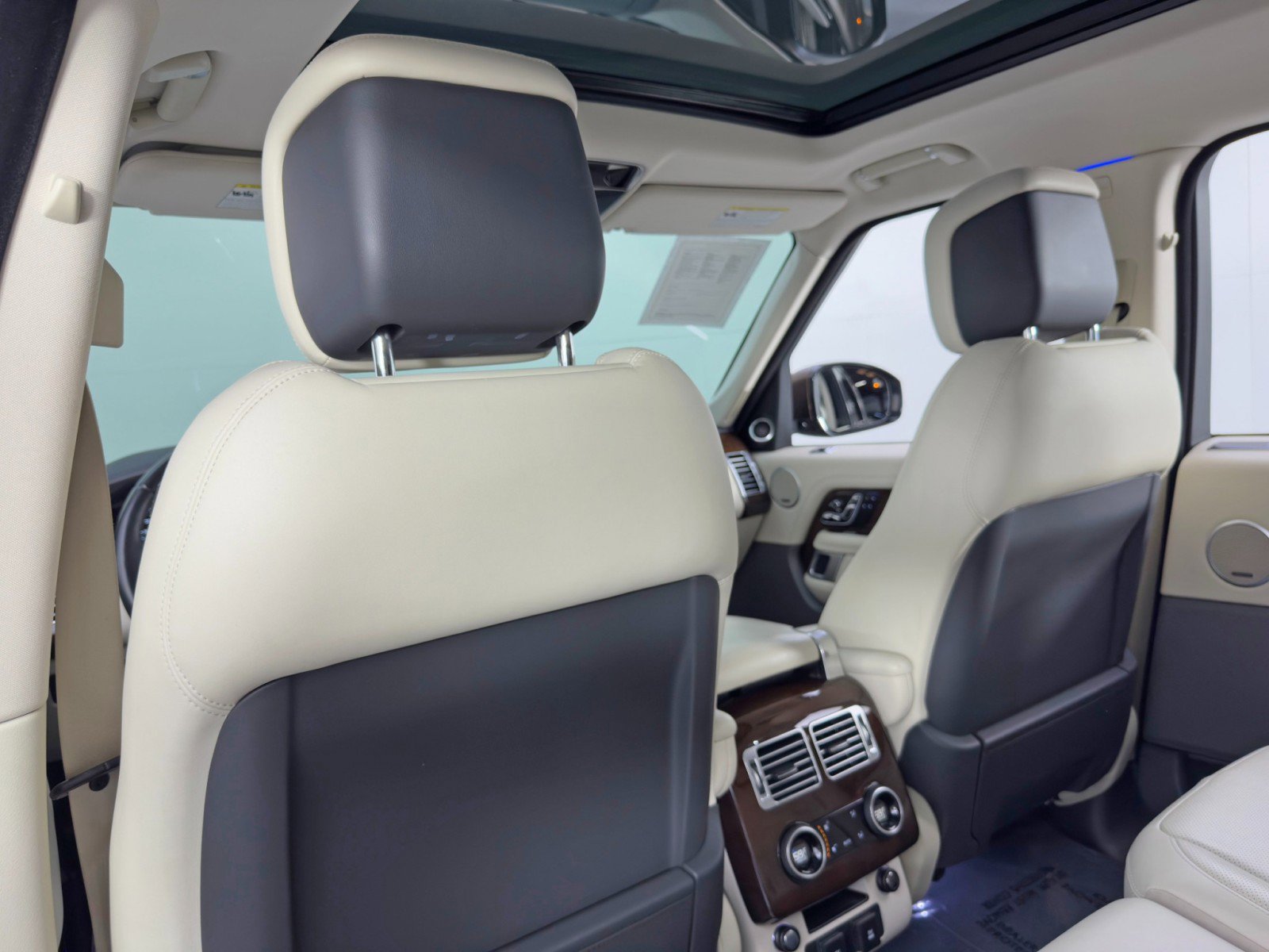 Used 2021 Land Rover Range Rover P525 Westminster Edition image 42