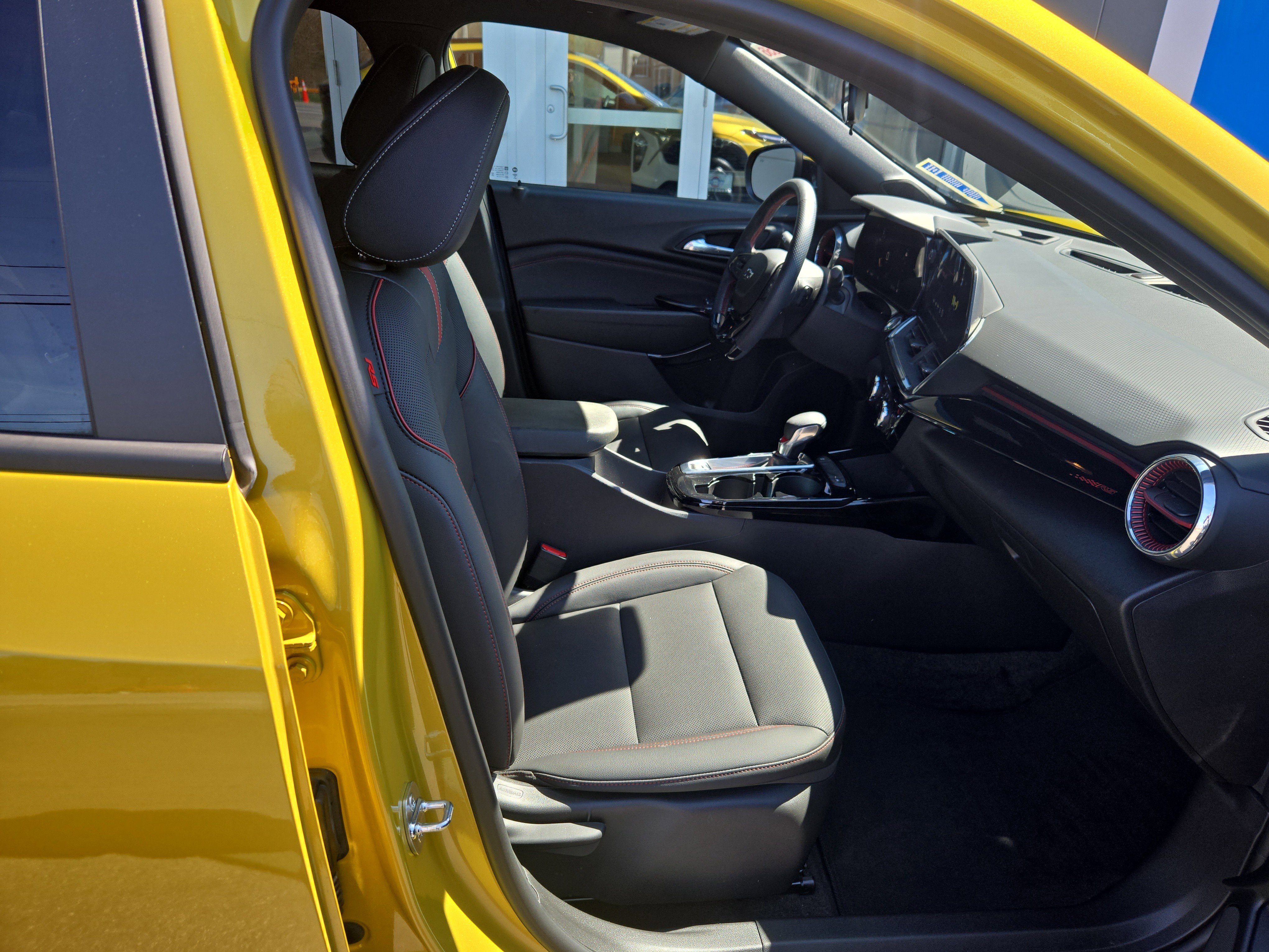 Used 2024 Chevrolet Trax RS w/ Driver Confidence Package FWD image 18
