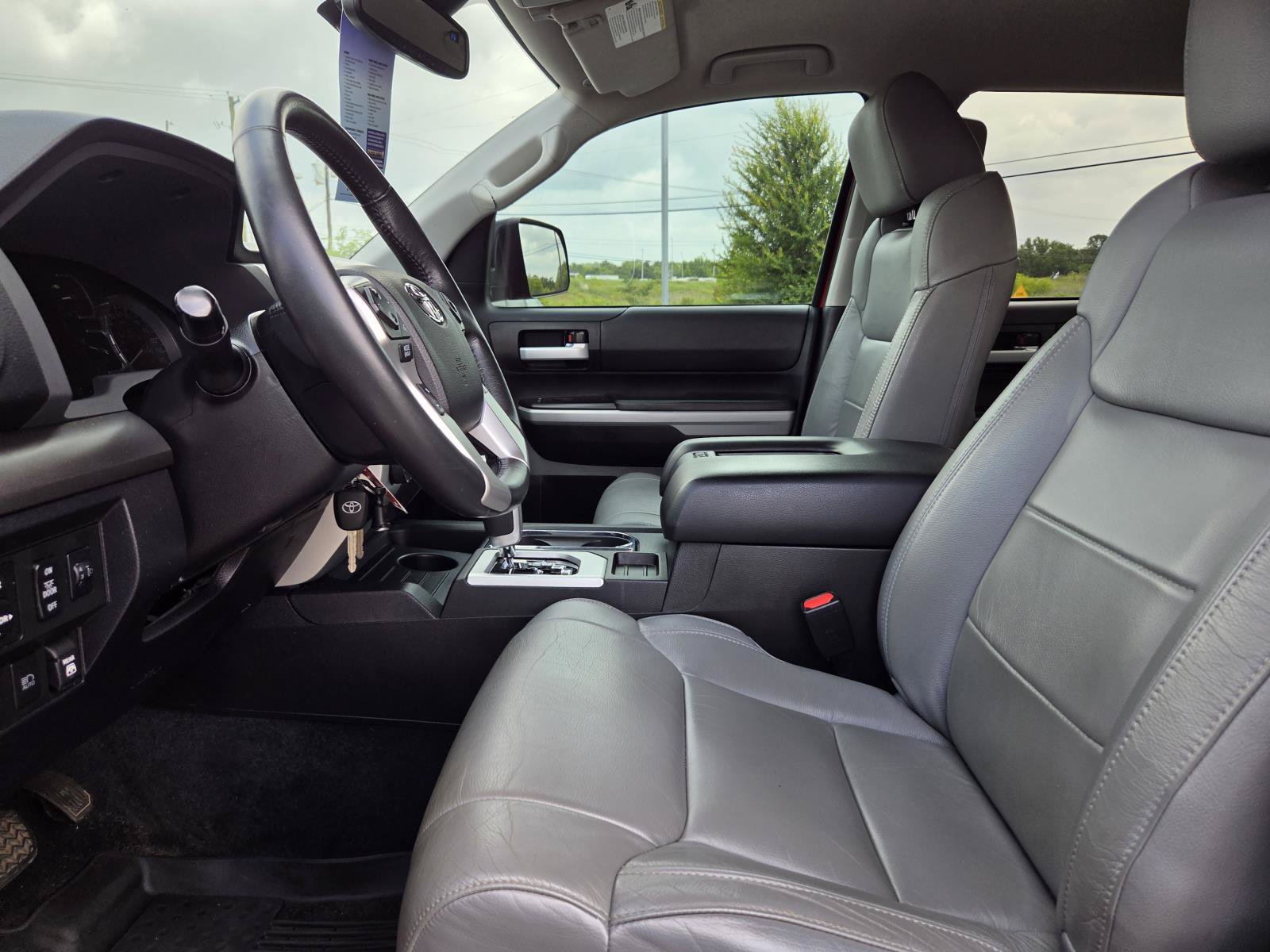 Used 2021 Toyota Tundra SR5 w/ SR5 Leather Package AWD/4WD image 12