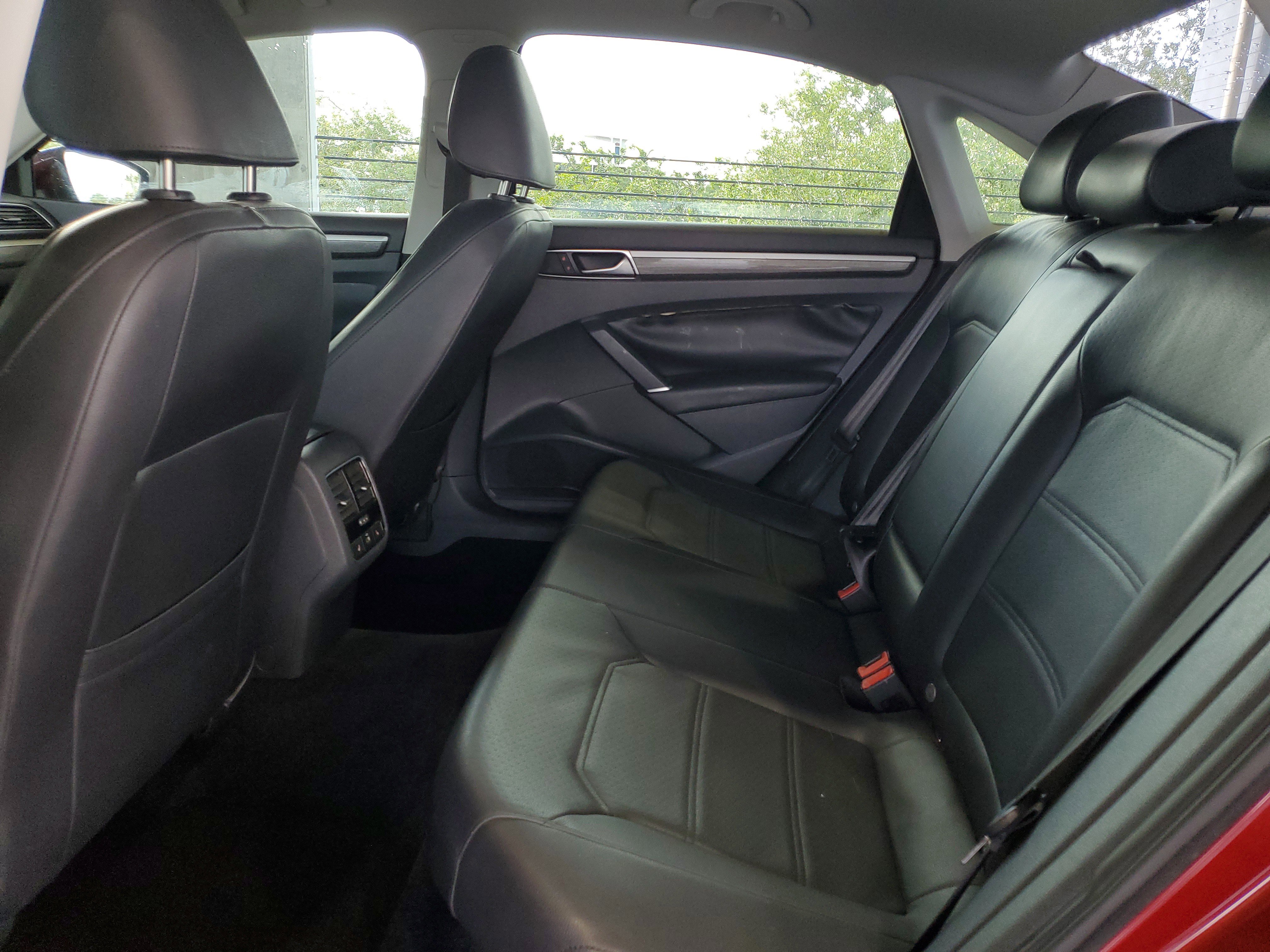 Used 2016 Volkswagen Passat 1.8T SE FWD image 9