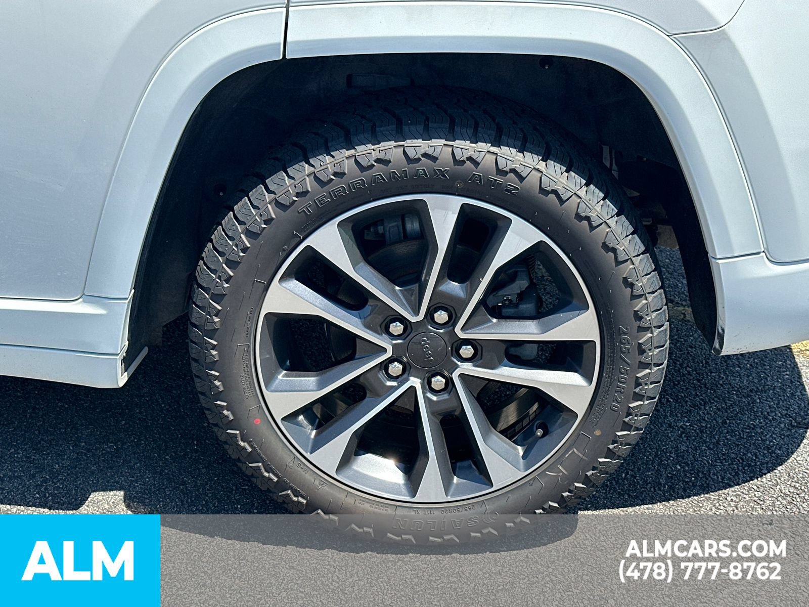 Used 2023 Jeep Grand Cherokee Overland AWD/4WD image 23