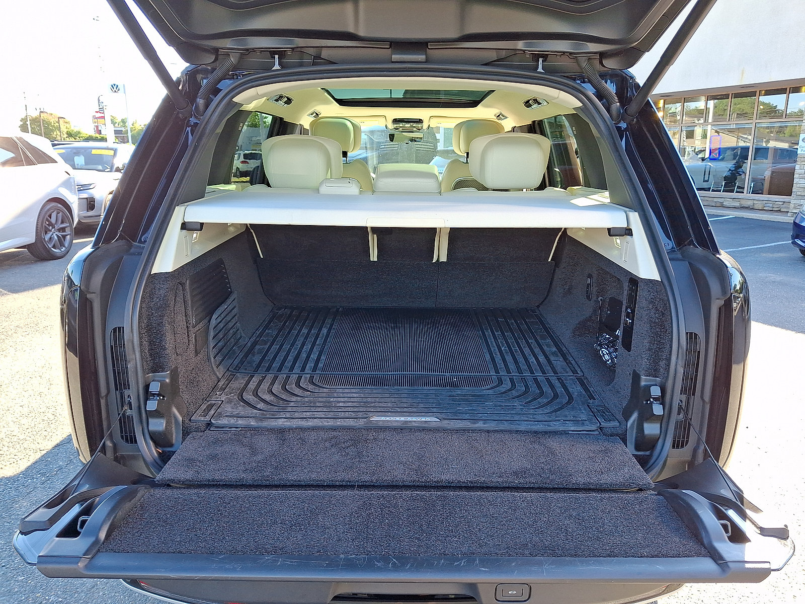 Certified 2024 Land Rover Range Rover Long Wheelbase Autobiography AWD/4WD image 19