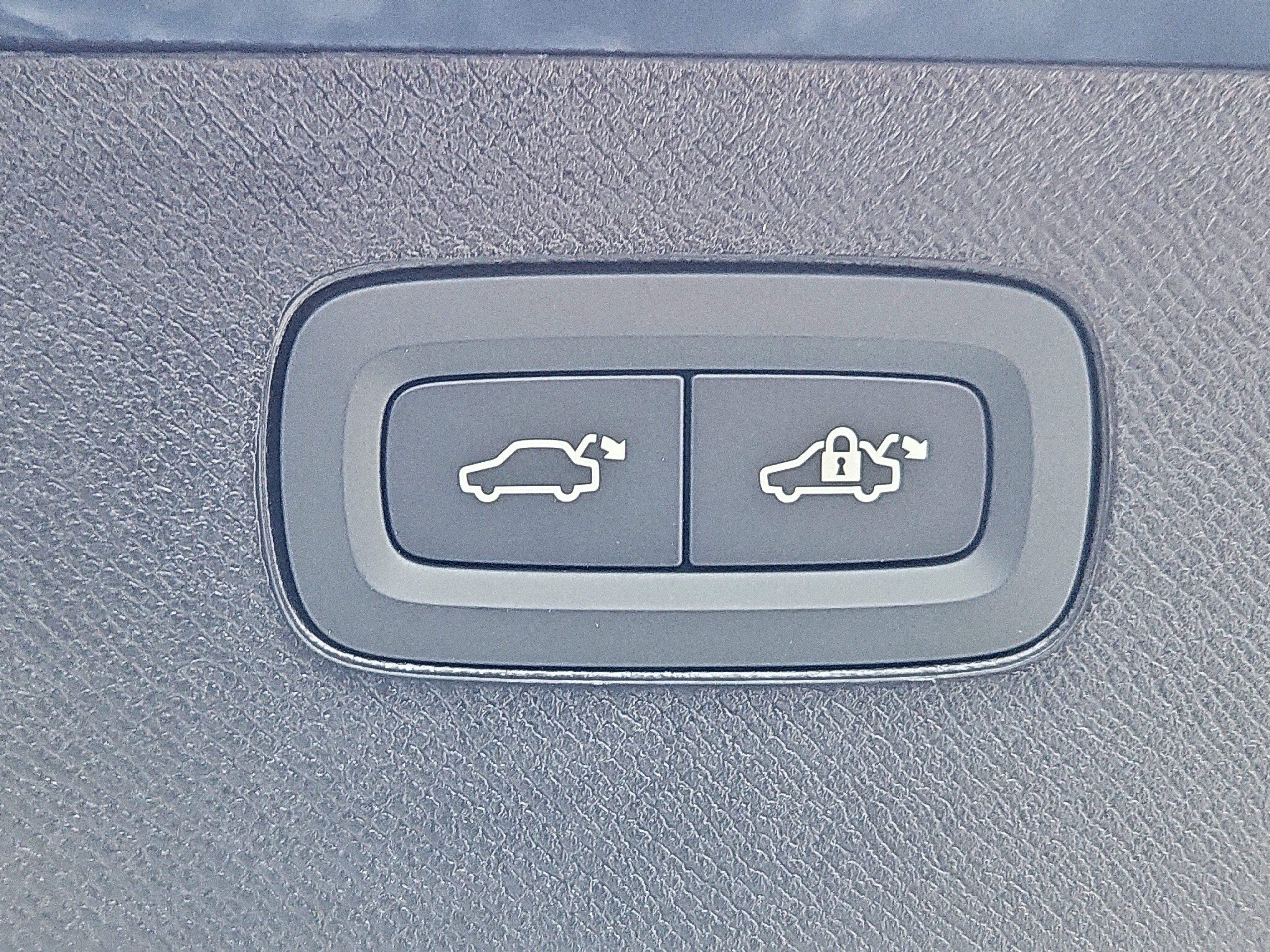 New 2026 Volvo XC90 B5 Core w/ Protection Package Premier image 12