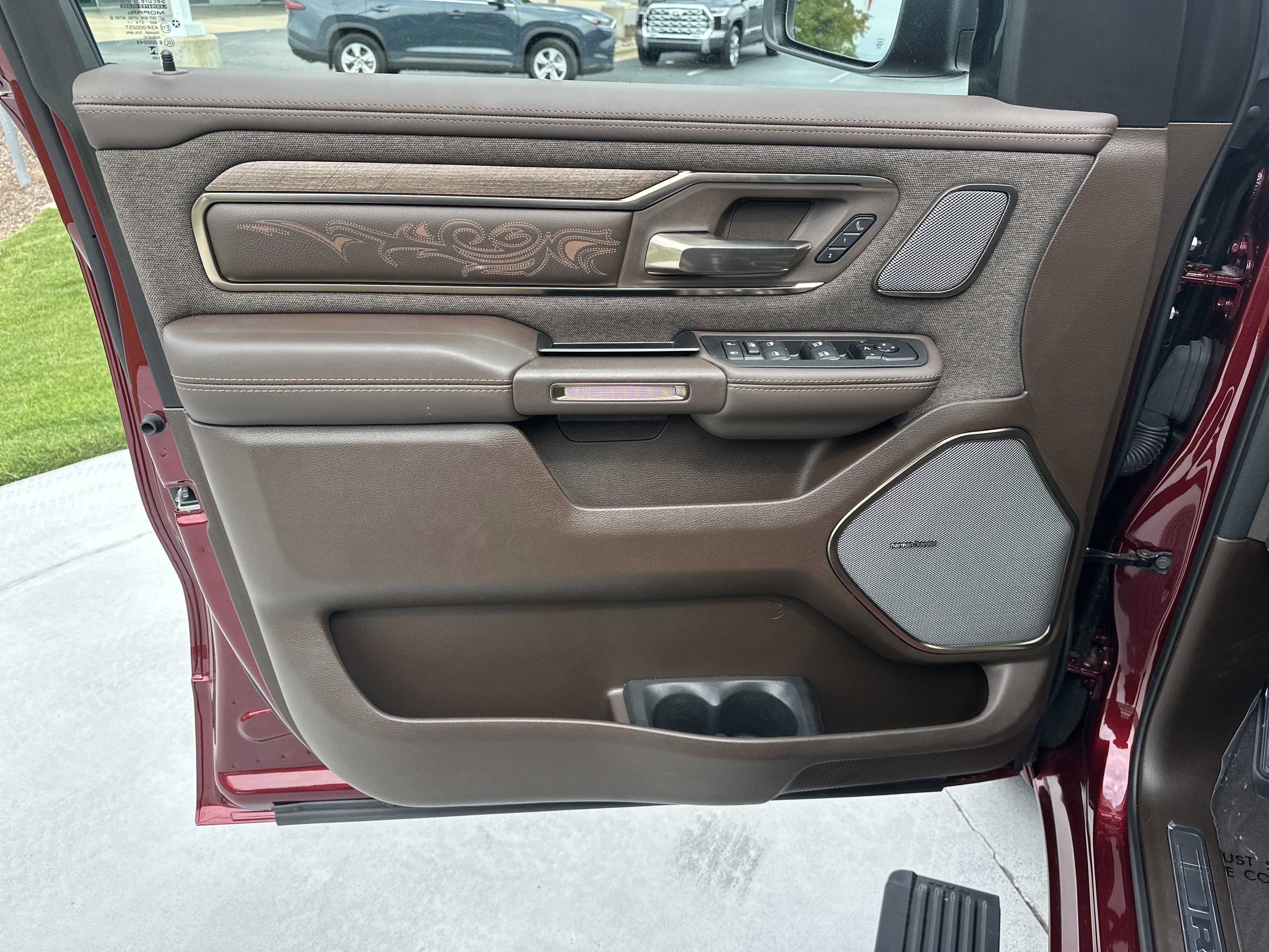 Used 2025 RAM 1500 Limited AWD/4WD image 14