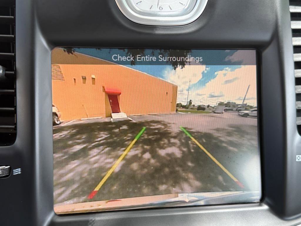 Used 2016 Chrysler 300 C w/ Safetytec Plus Group image 12