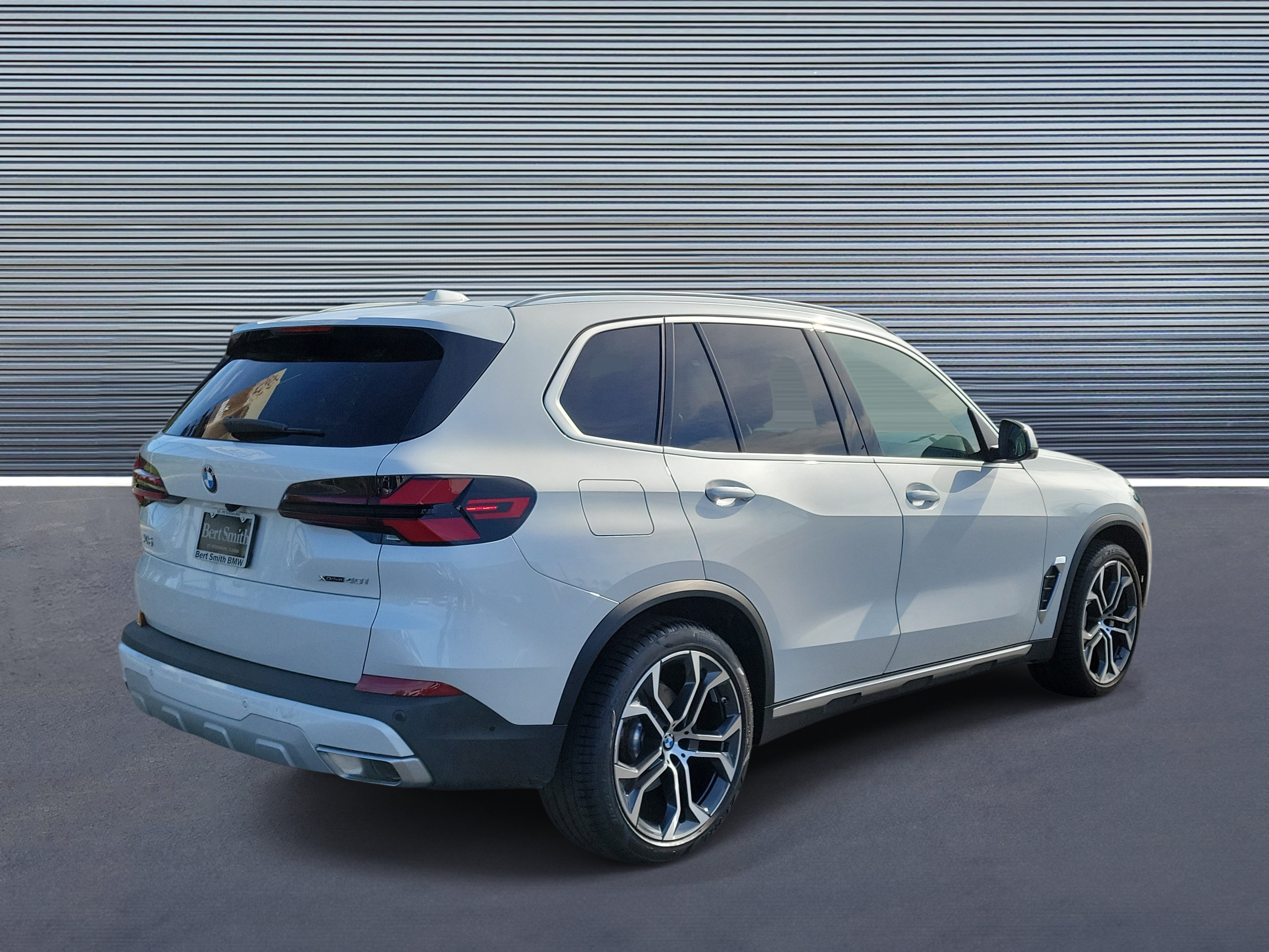 Used 2024 BMW X5 xDrive40i w/ Premium Package AWD/4WD image 3