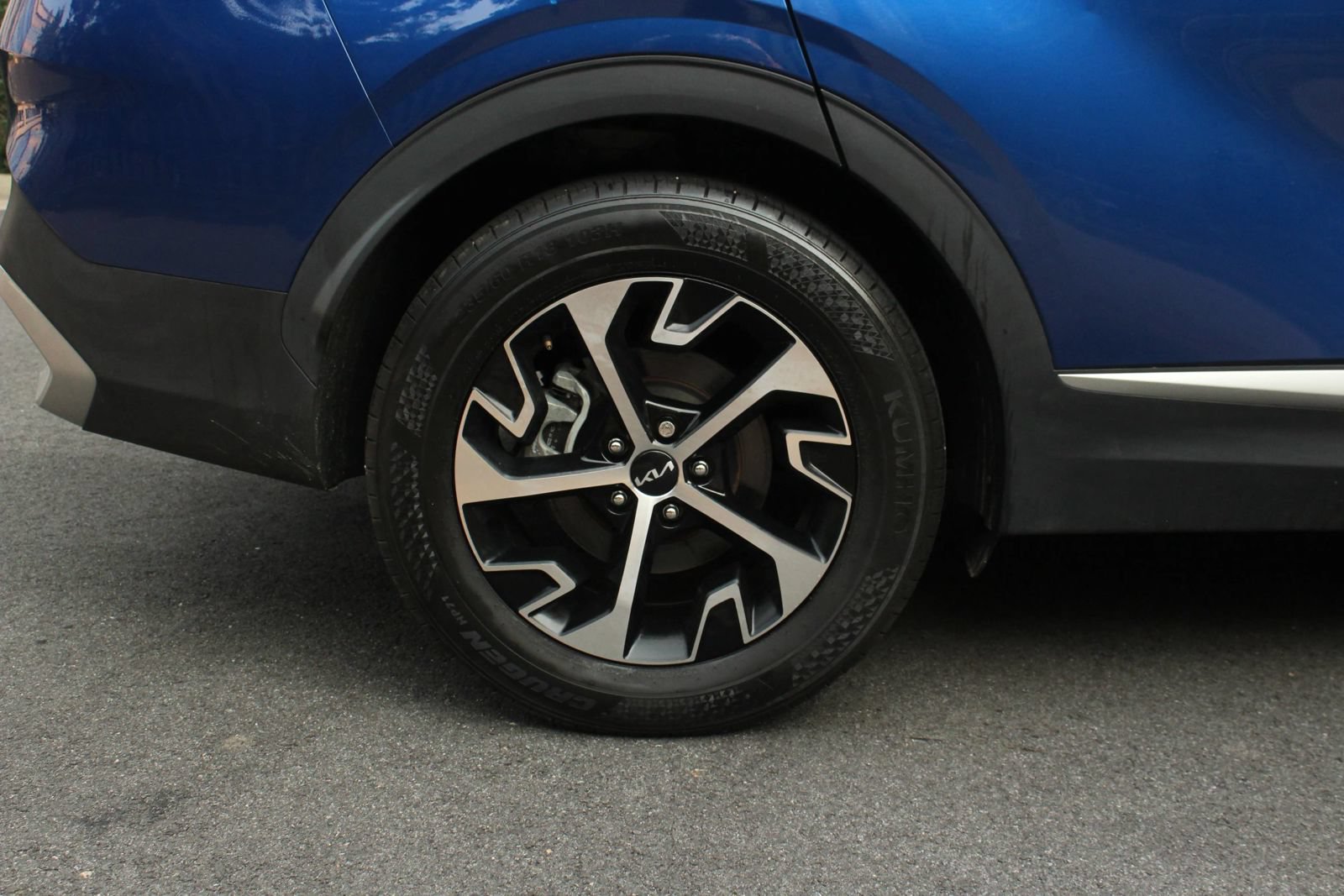 Used 2024 Kia Sportage EX FWD image 5