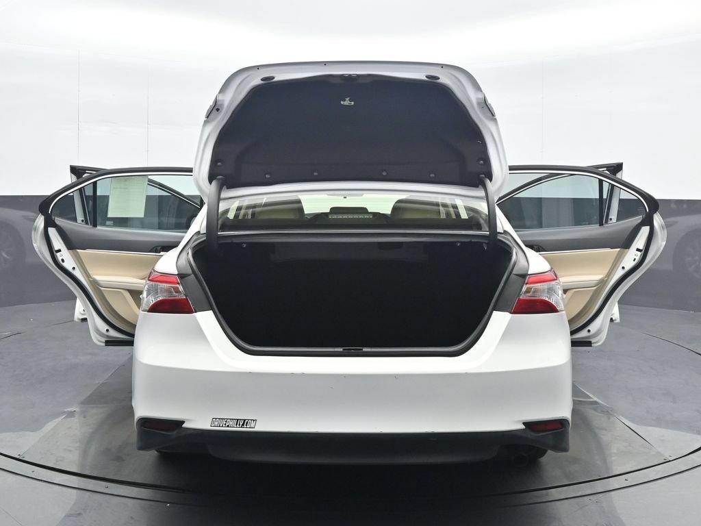 Used 2018 Toyota Camry LE FWD image 36