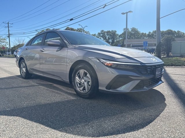Certified 2025 Hyundai Elantra SE image 6